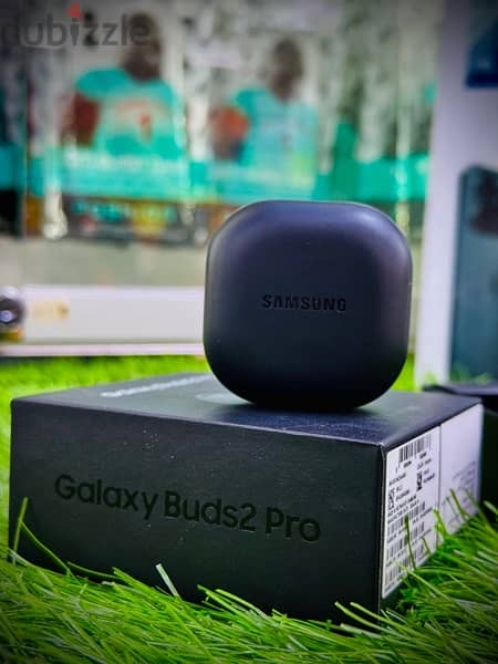 galaxy Buds Pro EarPods - Less Used like new- with box and cable 2