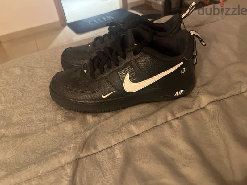 black Nike Air Force ones size 39 0