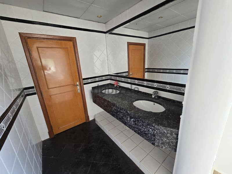 nice villa in Qurum nearPDO road with a nice view 5