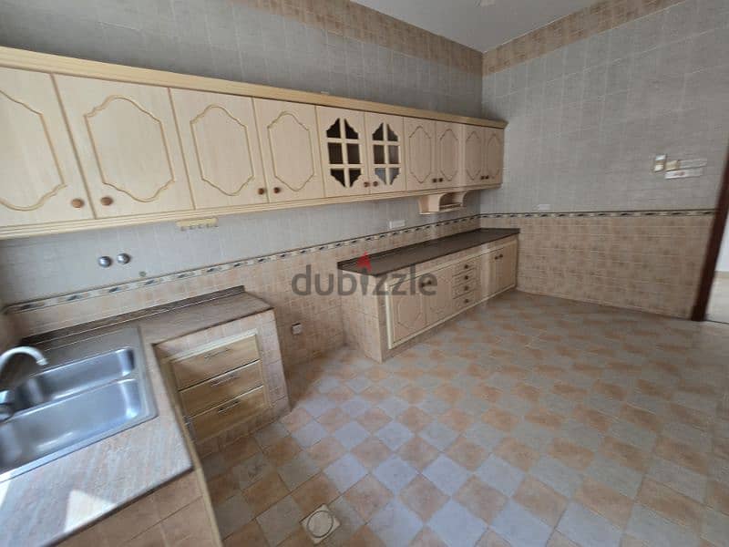 nice villa in Qurum nearPDO road with a nice view 11