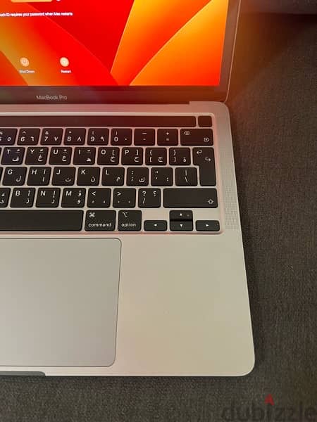 Macbook Pro 2020, 13.3 inch, 8gb, 256gb touch bar 4