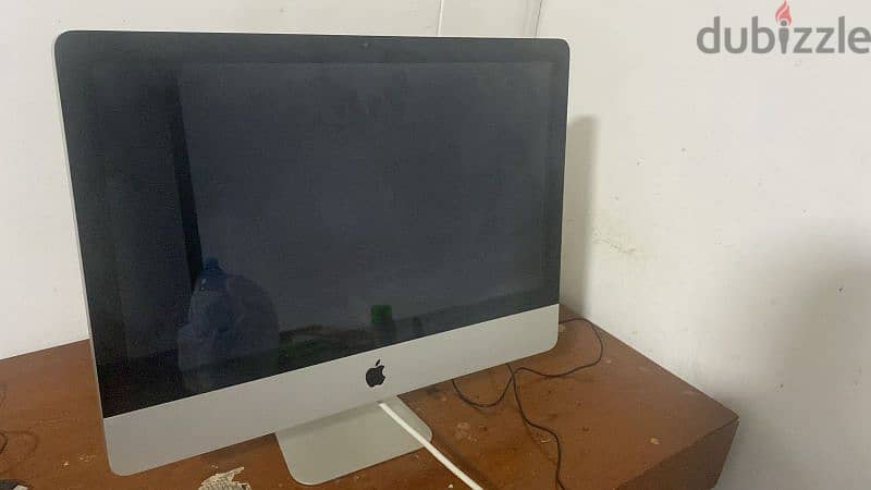 apple iMac 21.5 inches processor i5 with 500 gb SSD clean like 2