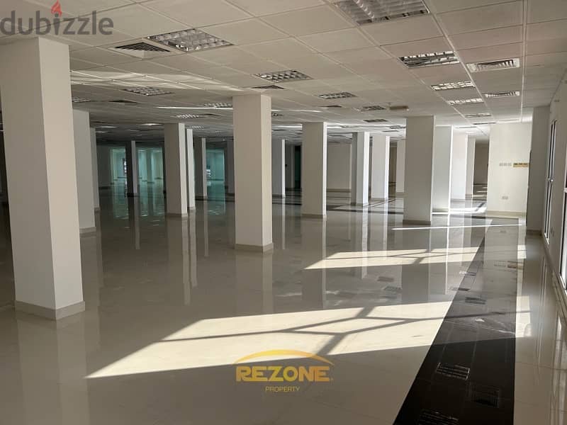 For Rent: Large Commercial Space in Shatti Al Qurm 2