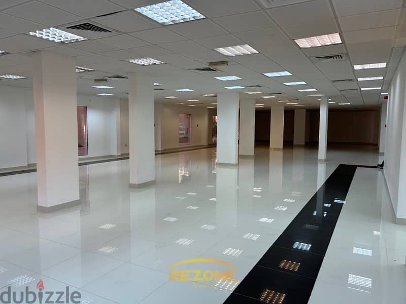 For Rent: Large Commercial Space in Shatti Al Qurm 5