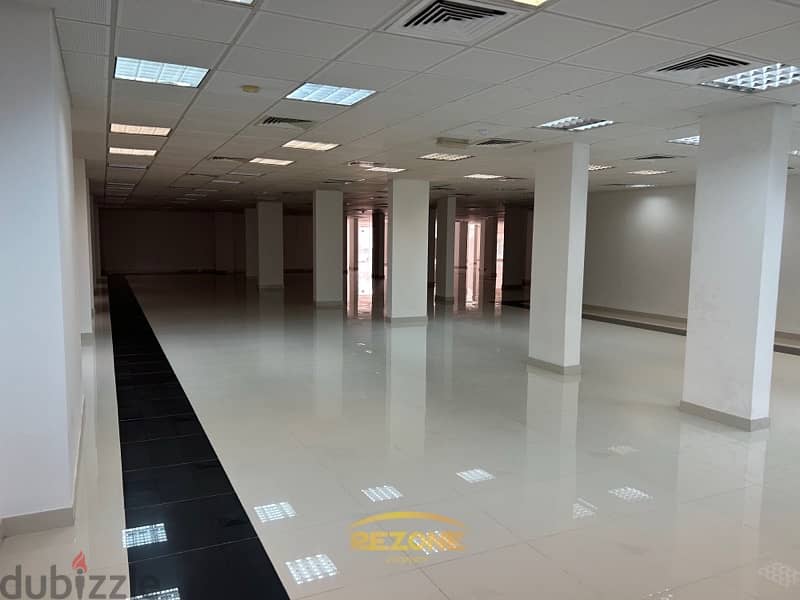 For Rent: Large Commercial Space in Shatti Al Qurm 6