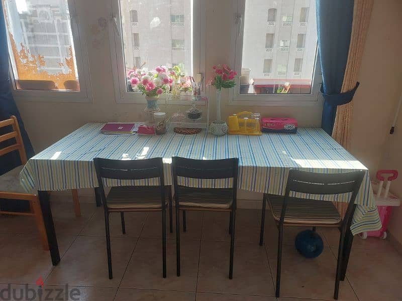 Ikea Dining table 4 seater , extendable to 6 2