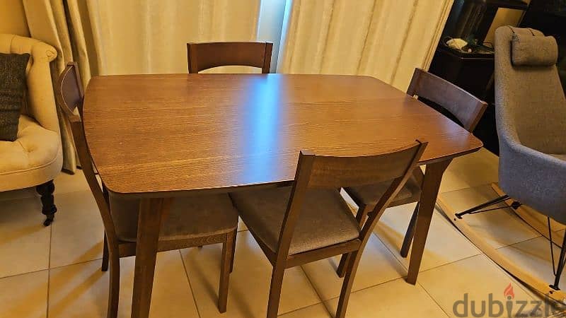 Wooden 4 Seater Dinning Table with chairs 9