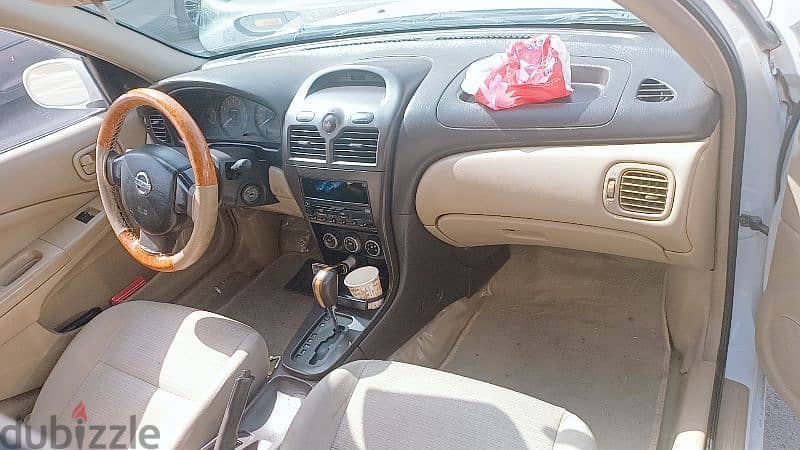 Nissan Sunny 2011 7