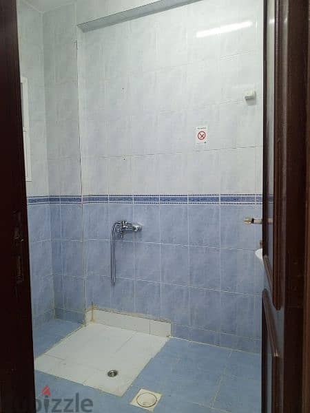 Room for rent in Al khuwair near college 4