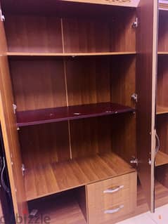 3 door cupboard for sale in good condition 0