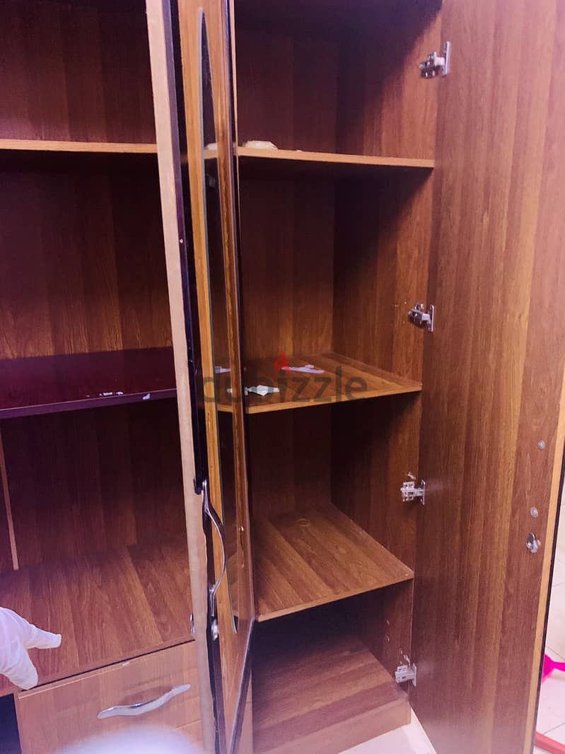 3 door cupboard for sale in good condition 2