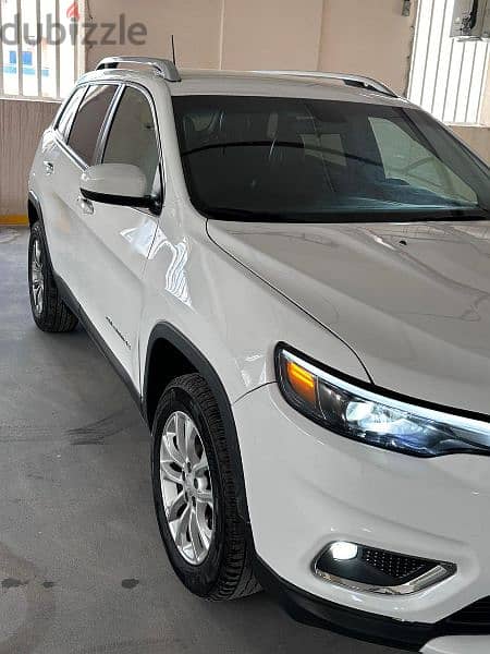 **2019 Jeep Cherokee Latitude** 1