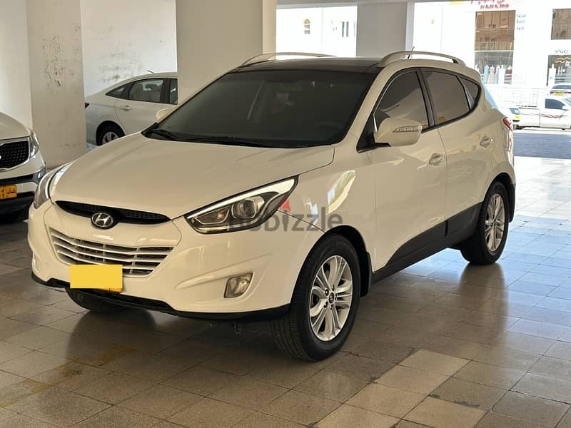 Hyundai Tucson 2015 oman car 138000 km serviced by agency 1