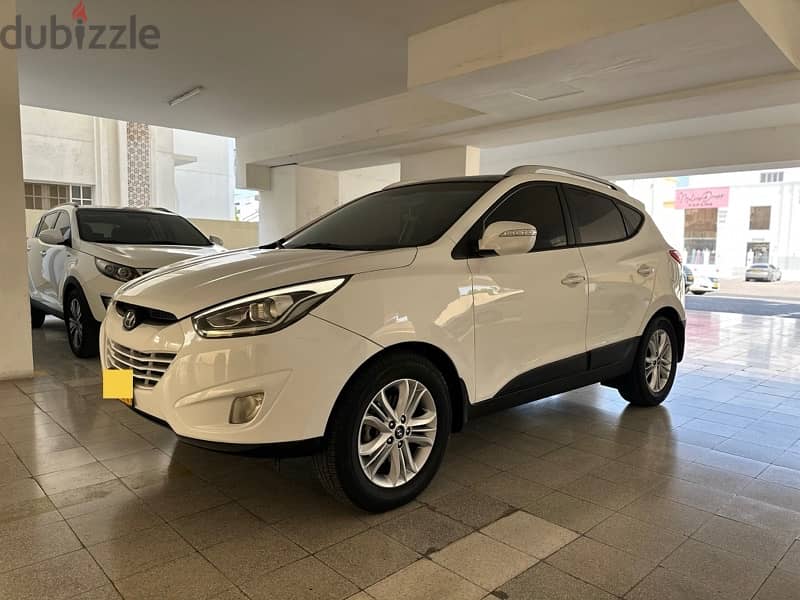 Hyundai Tucson 2015 oman car 138000 km serviced by agency 2