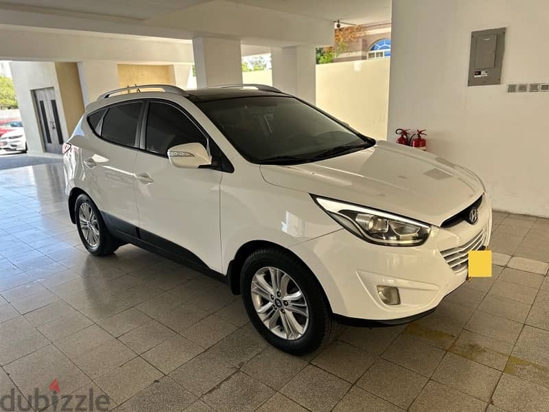 Hyundai Tucson 2015 oman car 138000 km serviced by agency 6