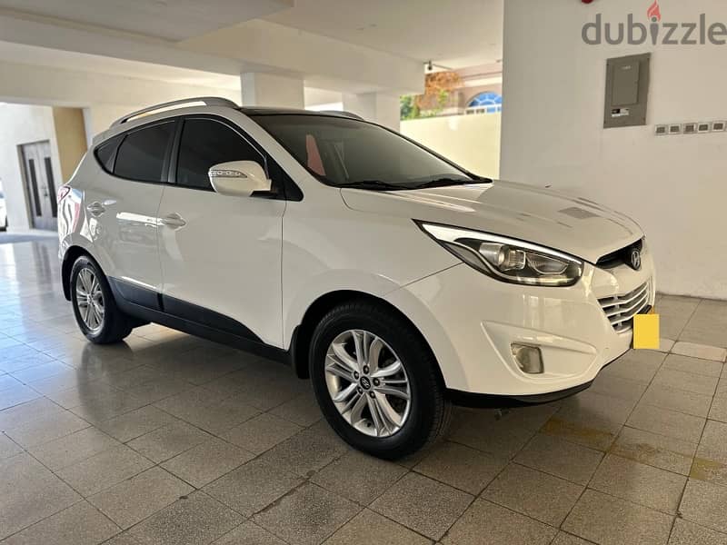 Hyundai Tucson 2015 oman car 138000 km serviced by agency 7