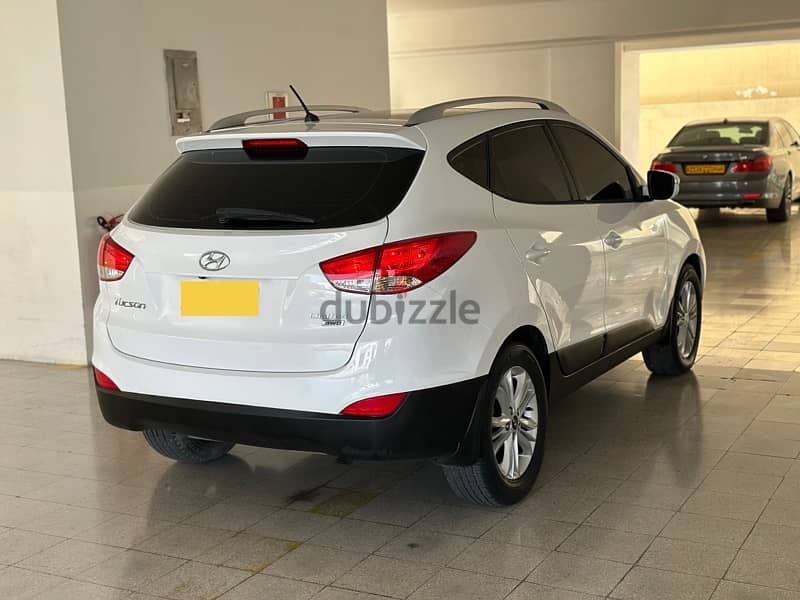 Hyundai Tucson 2015 oman car 138000 km serviced by agency 8