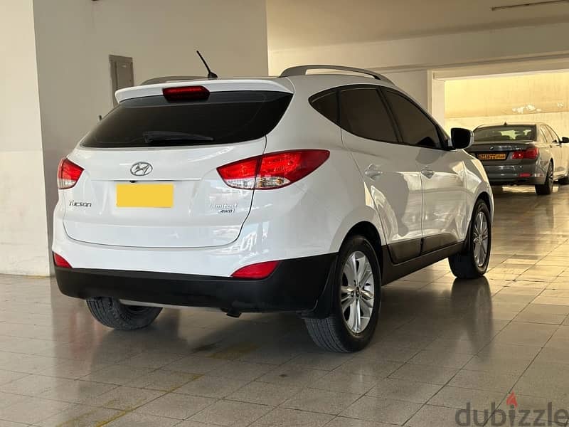 Hyundai Tucson 2015 oman car 138000 km serviced by agency 9