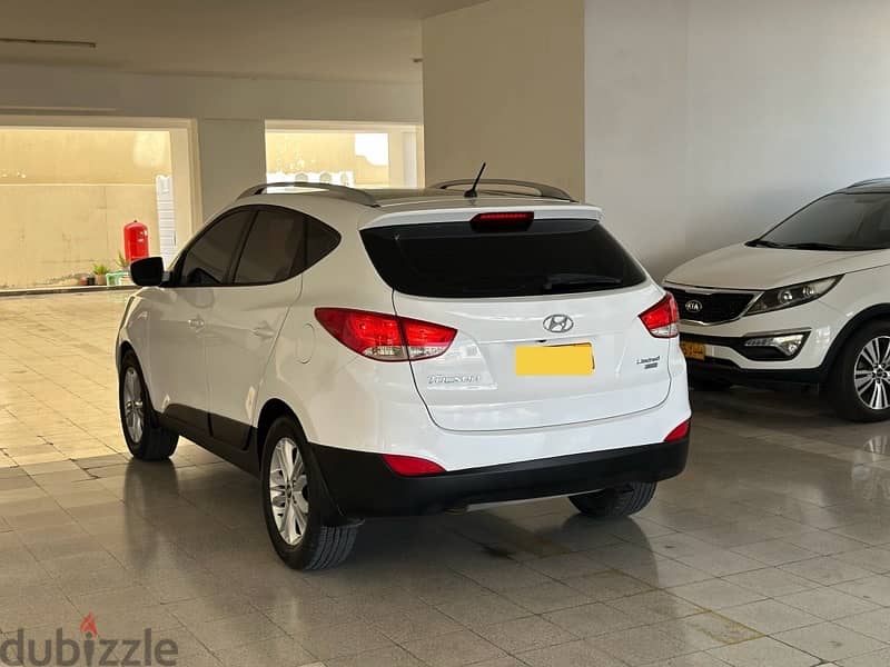 Hyundai Tucson 2015 oman car 138000 km serviced by agency 12