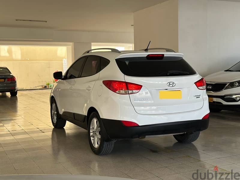 Hyundai Tucson 2015 oman car 138000 km serviced by agency 13