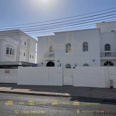 Renovated 5 Bedroom Villa for Rent in Madinat Qaboos 0