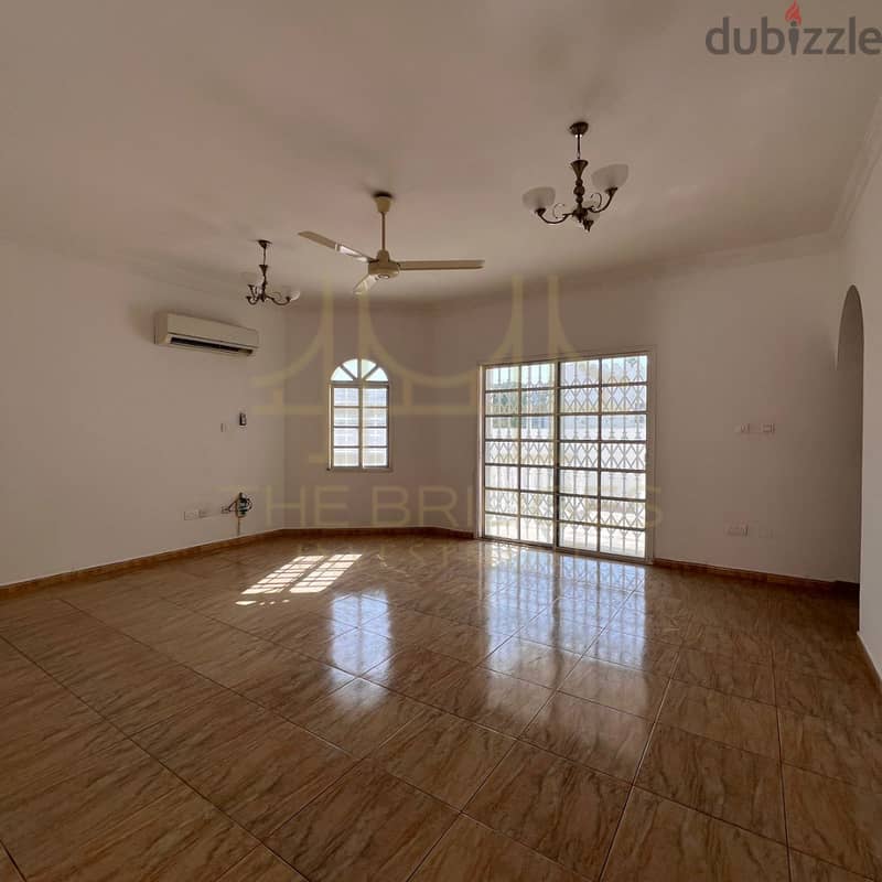 Renovated 5 Bedroom Villa for Rent in Madinat Qaboos 3