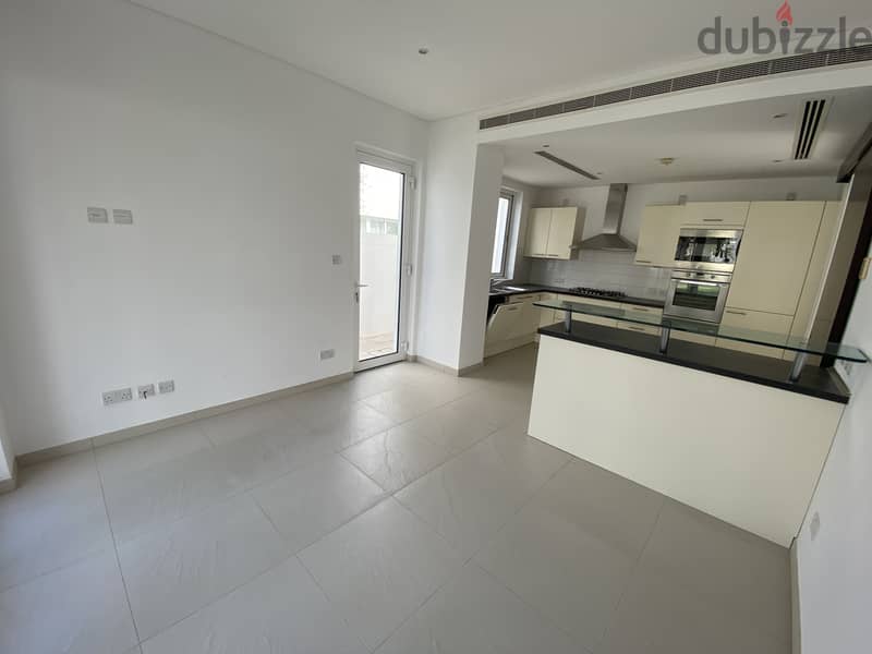 4 Bedroom Villa for Rent in Al Mouj 10