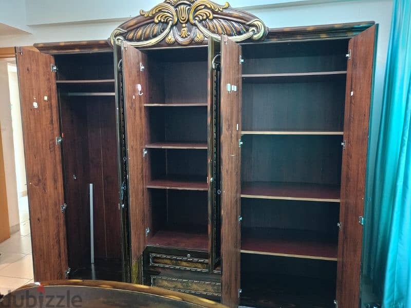 kink size bed na 6 doors cupboard for sale 5