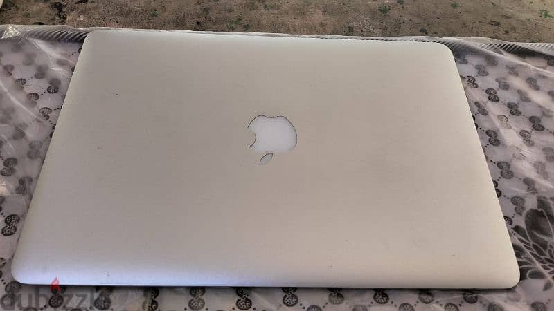 100.000 OMR MacBook Air 2015 8/256 with Original charger 1