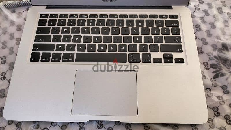 100.000 OMR MacBook Air 2015 8/256 with Original charger 3