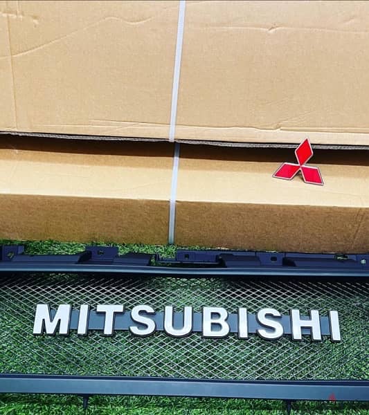 Mitsubishi Pajero sports mesh grill ( NEW ) 4