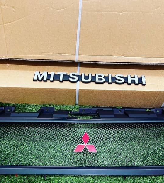 Mitsubishi Pajero sports mesh grill ( NEW ) 5