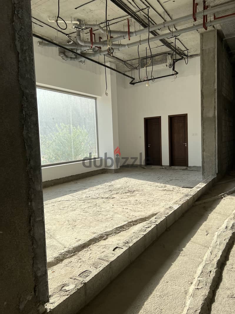 SHOWROOM for Rent in RUWI near APPOLO Hospital & OK Centre 4