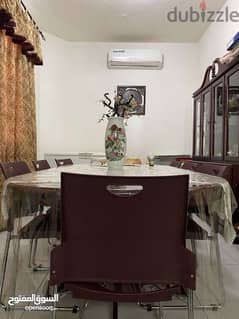 طاولة طعام مع كراسي Dining table with chairs