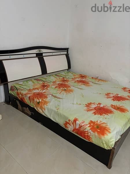 bed available(without matress) 2