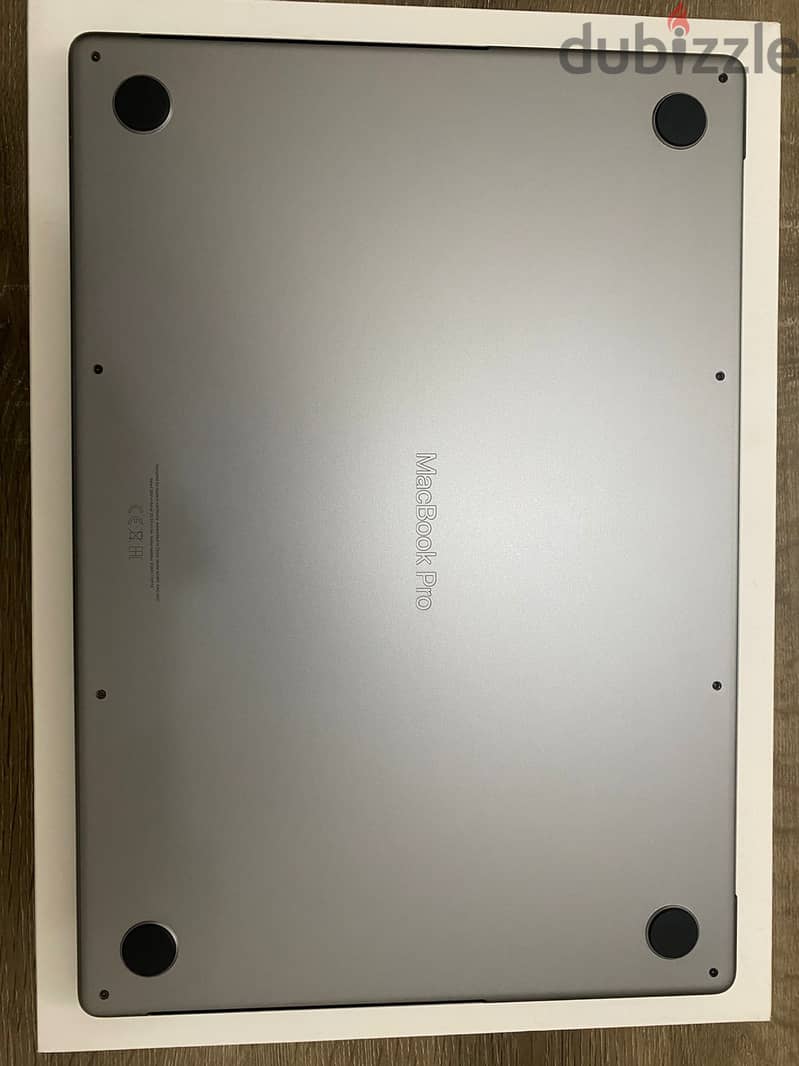 Macbook Pro M1 Pro 16gb Memory 1TB Storage Less than 10 cycle of batt 5