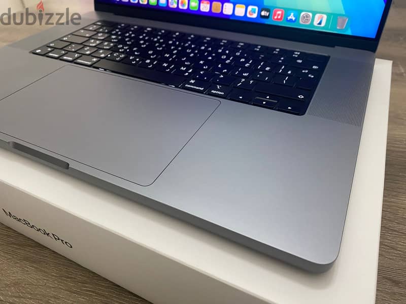 Macbook Pro M1 Pro 16gb Memory 1TB Storage Less than 10 cycle of batt 6