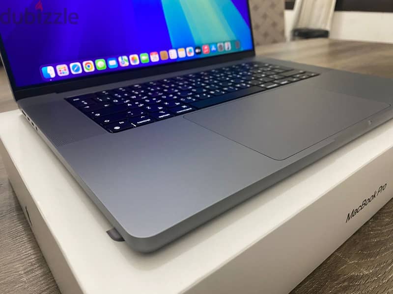 Macbook Pro M1 Pro 16gb Memory 1TB Storage Less than 10 cycle of batt 7