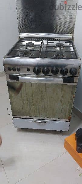 4 burner cooking range with grill and over working perfectly 1