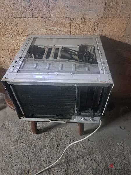 Ac 1.5 ton good working condition 1