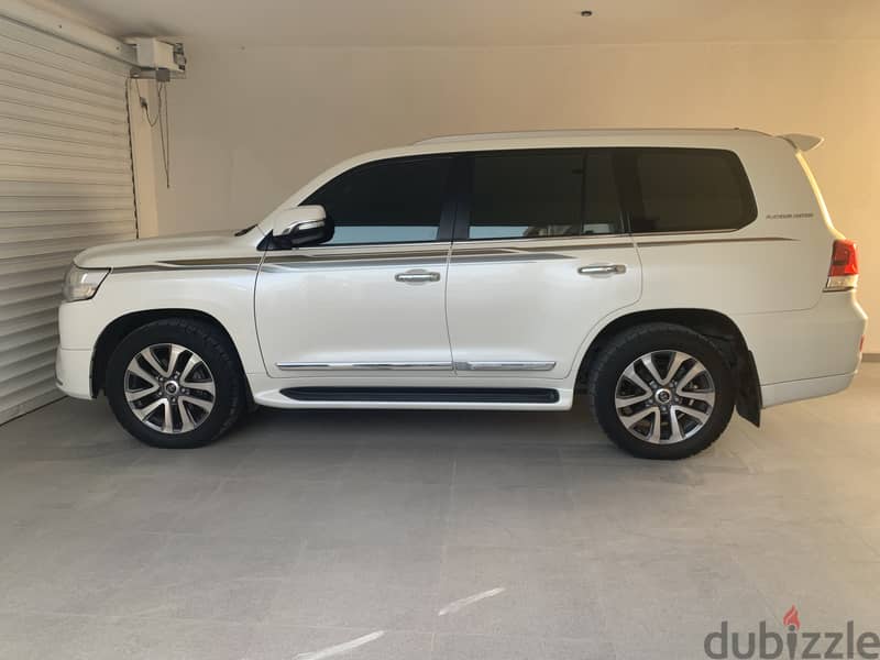 Toyota Land Cruiser 2018 VXR 2