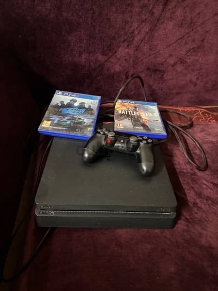 PS4 With 2 CD and 1 controller 2