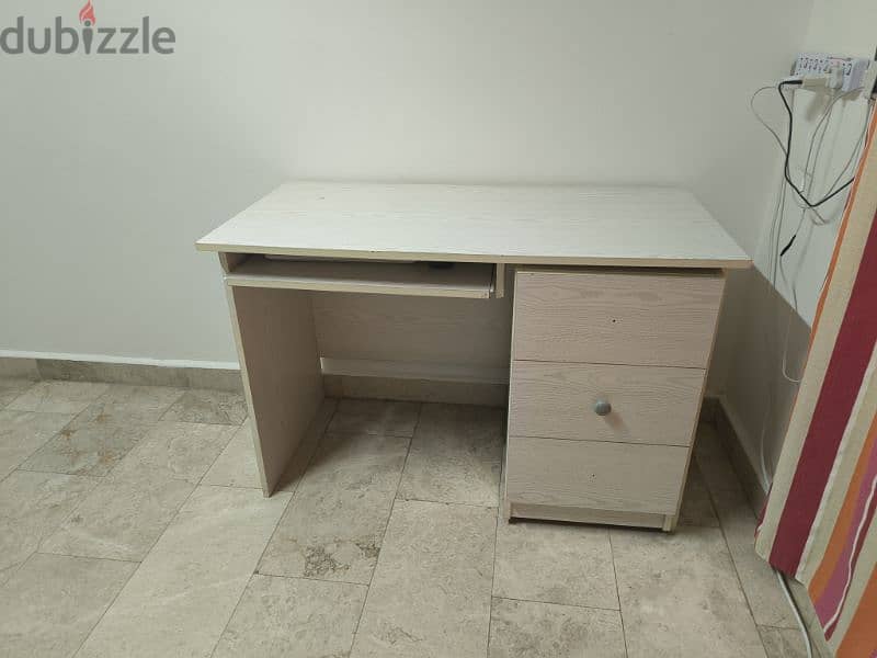 Used computer desk 1