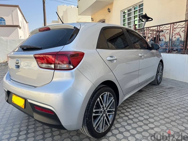 Kia rio 2019 hatchback in perfect condition oman car 3