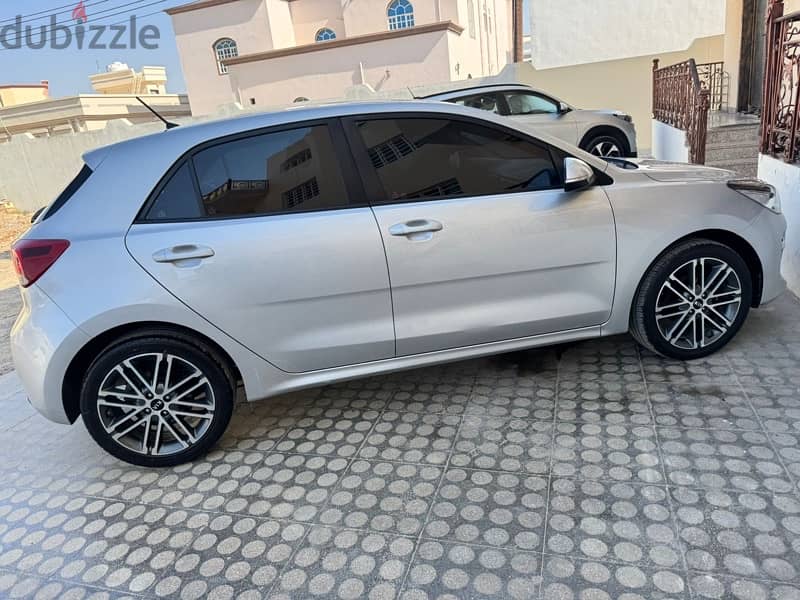 Kia rio 2019 hatchback in perfect condition oman car 6