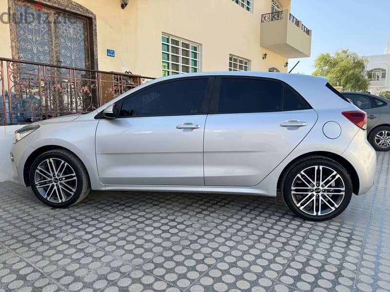 Kia rio 2019 hatchback in perfect condition oman car 10