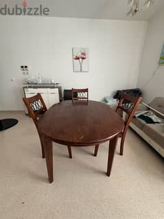 Dining Table Urgnt Sale