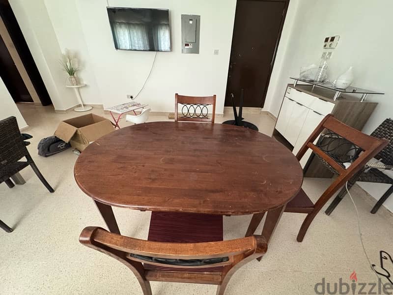 Dining Table Urgnt Sale 2