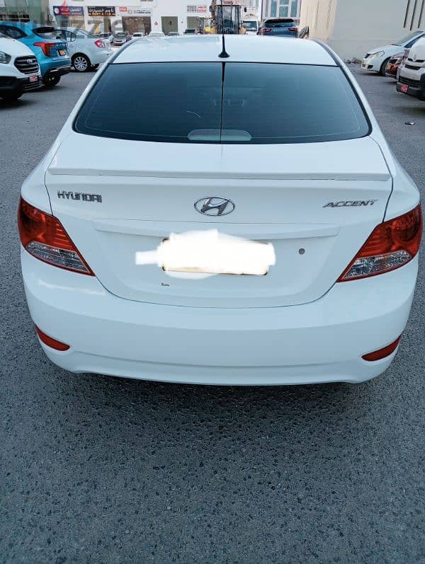 Hyundai Accent 2011 1