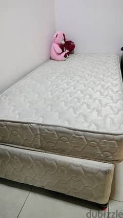 singel bad with mattress+ head board 0